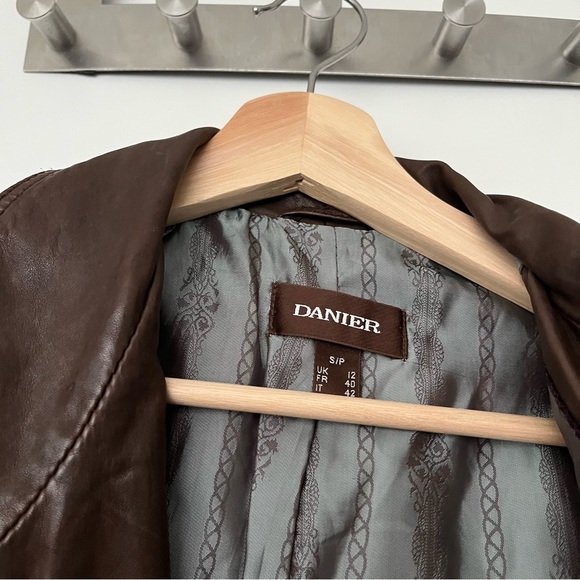 NWOT Danier Cropped Leather Moto Jacket - Size S, Chocolate Brown - Picture 5 of 10